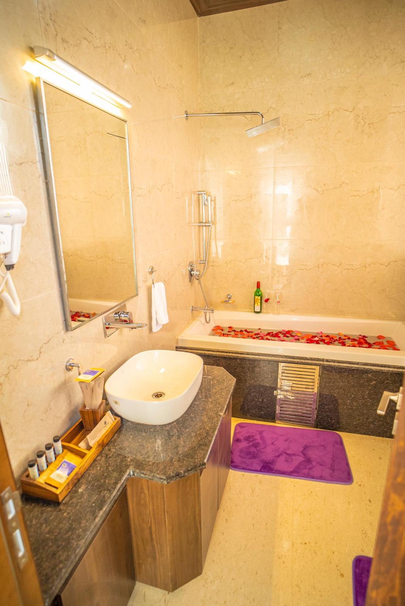Dhauladhar Heights Resort ดารัมซาลา ภายนอก รูปภาพ